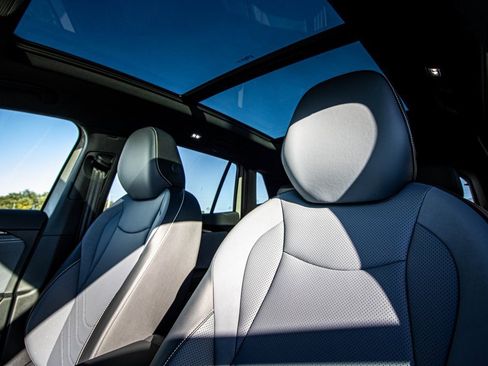 New 2026 Volkswagen Tiguan SE R-Line image 43