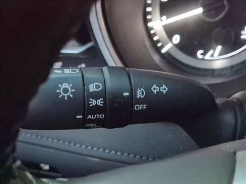 Used 2023 Toyota Highlander XLE FWD image 15