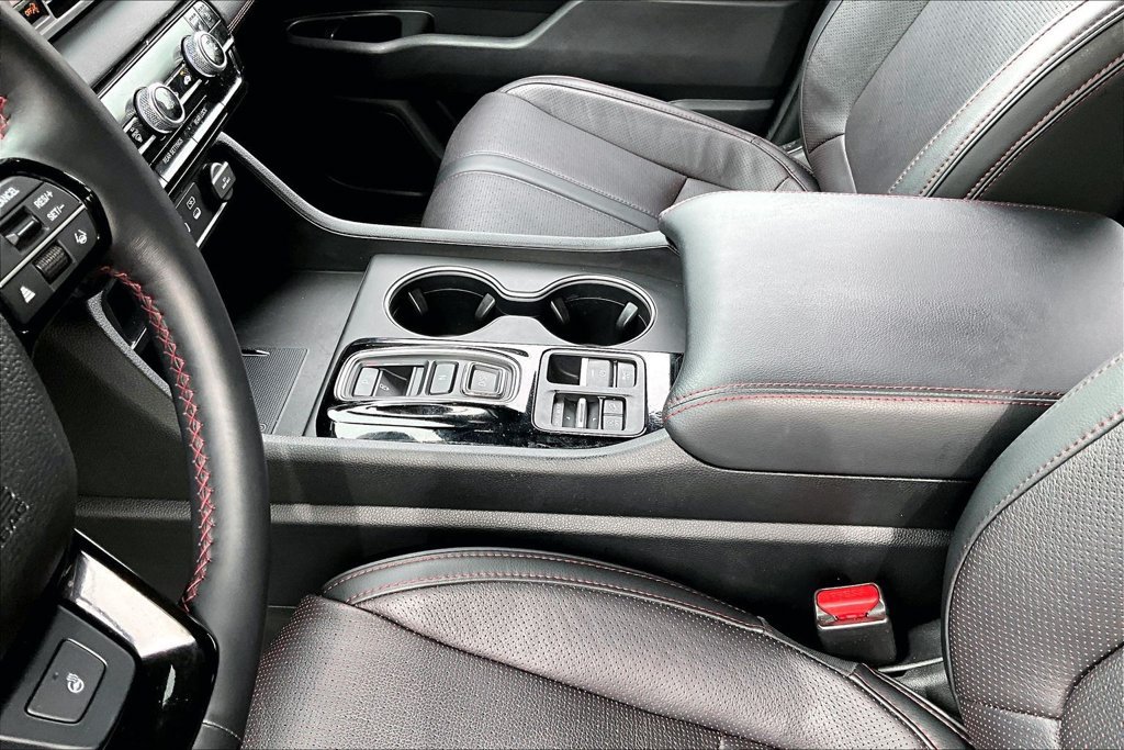 Used 2025 Honda Pilot Black Edition image 15