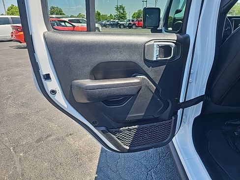 Used 2021 Jeep Gladiator Sport image 16