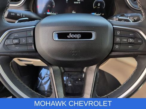 Used 2023 Jeep Grand Cherokee Limited AWD/4WD image 12