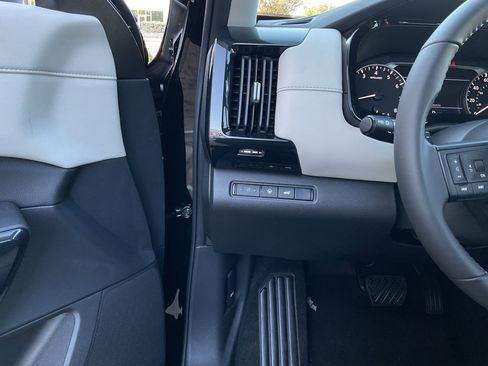 New 2025 Nissan Pathfinder SV image 25