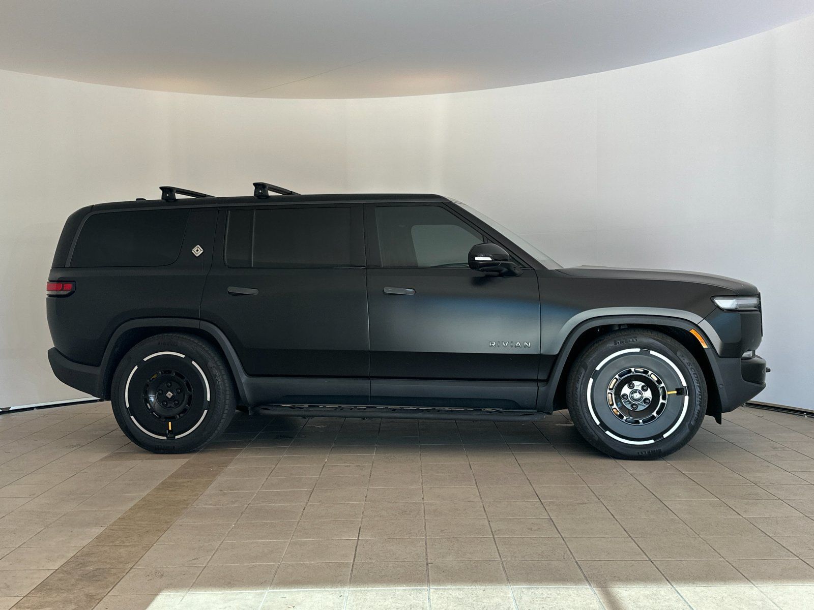 Used 2025 Rivian R1S Premium Dual AWD/4WD image 7