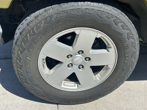 Used 2008 Jeep Wrangler Unlimited Sahara w/ Dual Top Group image 26