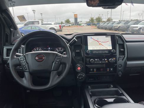 Used 2024 Nissan Titan PRO-4X w/ Pro-4x Convenience Package image 14