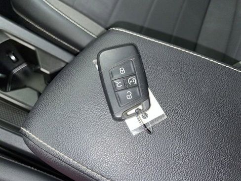 Used 2022 Volkswagen Taos SE image 29