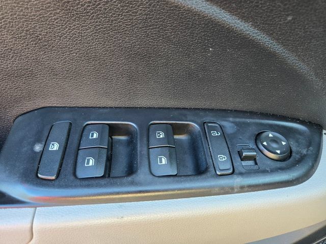 Used 2022 Hyundai Venue SEL FWD image 36