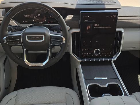Used 2024 GMC Acadia Denali w/ Super Cruise Package FWD image 12