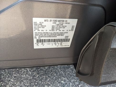 Used 2024 Ford Edge Titanium image 34