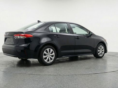 Used 2025 Toyota Corolla LE image 9