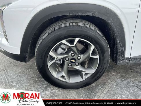 Certified 2025 Chevrolet Trax LT w/ Driver Confidence Package image 10