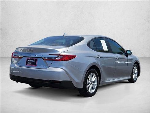 Used 2025 Toyota Camry SE FWD image 5