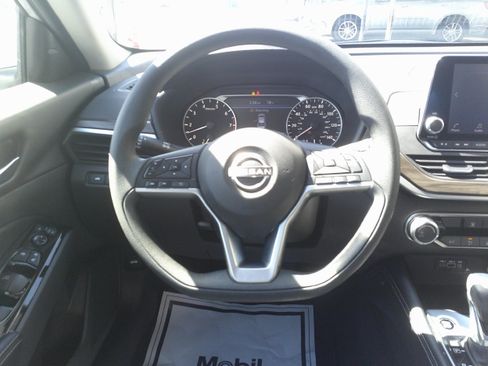 Used 2023 Nissan Altima 2.5 SV AWD/4WD image 19