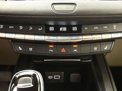 Used 2023 Cadillac XT4 Premium Luxury image 13