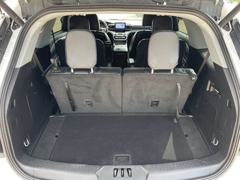 Used 2023 Ford Explorer XLT w/ Equipment Group 202A RWD image 42