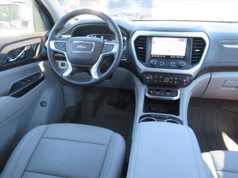 Used 2023 GMC Acadia SLT w/ Technology Package image 13