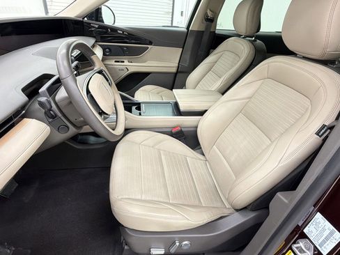 Used 2025 Lincoln Nautilus Reserve AWD/4WD image 5