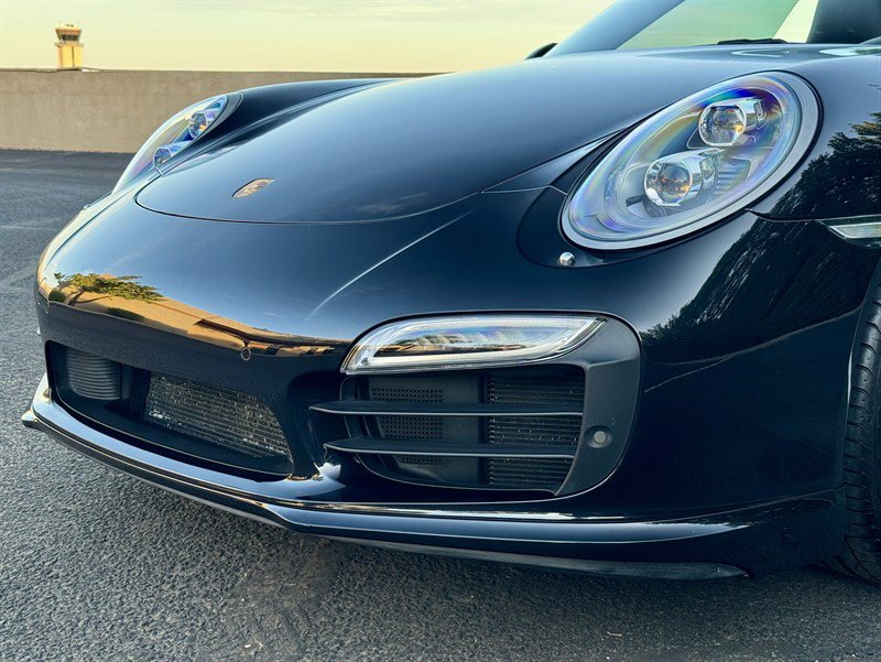 Used 2015 Porsche 911 Turbo S w/ High-end Infotainment Package AWD/4WD image 33