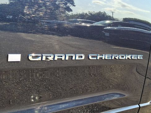 Used 2023 Jeep Grand Cherokee Overland AWD/4WD image 37