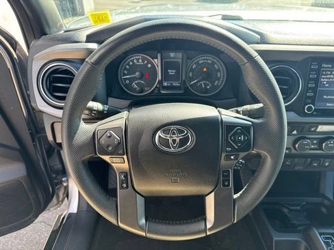 Used 2021 Toyota Tacoma TRD Off-Road w/ TRD Premium Off Road Package AWD/4WD image 11