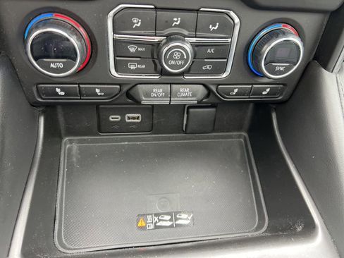 Used 2023 Chevrolet Suburban LT w/ LT Signature Package image 32