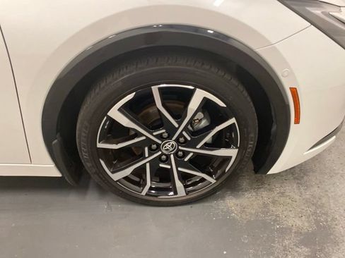 Used 2024 Toyota Prius Prime Premium w/ Advanced Technology Package FWD image 30