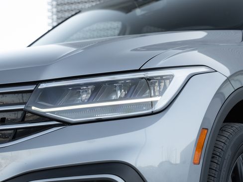 Used 2023 Volkswagen Tiguan SE image 33