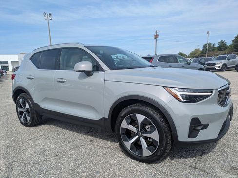New 2025 Volvo XC40 B5 Plus w/ Climate Package image 2