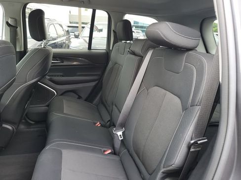 Used 2022 Jeep Grand Cherokee Laredo w/ Luxury Tech Group I AWD/4WD image 26