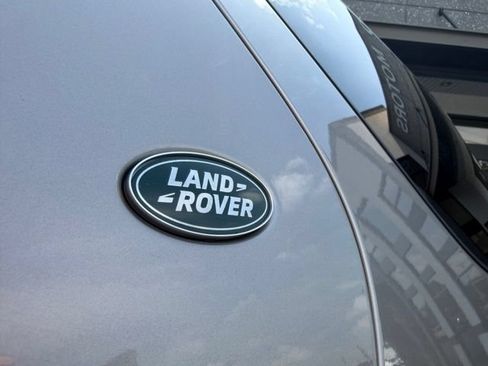 Used 2024 Land Rover Discovery Dynamic SE AWD/4WD image 5