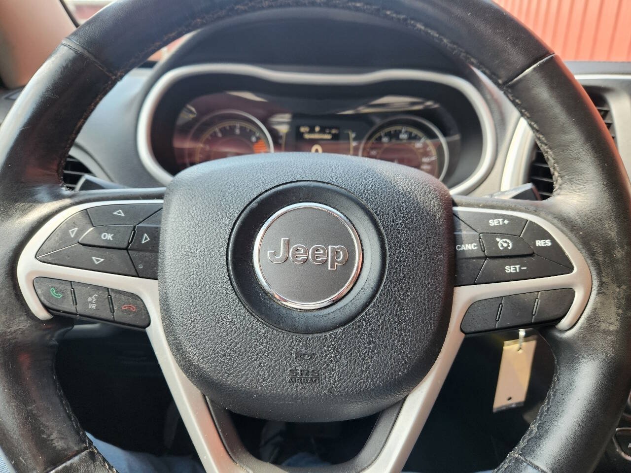 Used 2016 Jeep Cherokee Latitude w/ Cold Weather Group AWD/4WD image 18