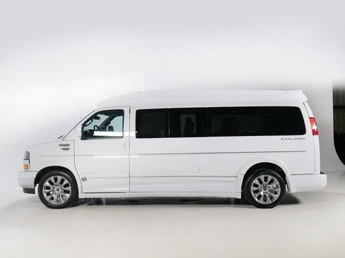 Used 2022 Chevrolet Express 2500 Extended w/ Enhanced Convenience Package RWD image 6