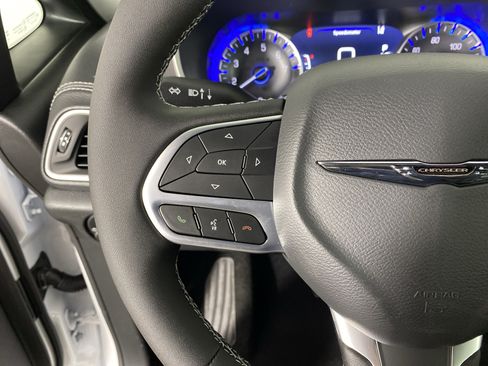 New 2026 Chrysler Pacifica Select AWD/4WD image 19