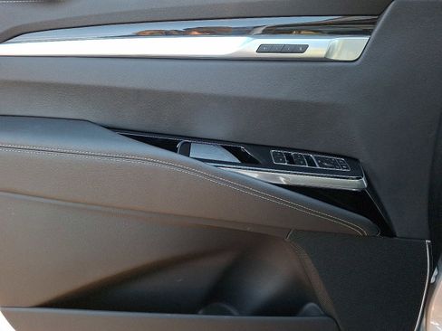 Used 2025 Cadillac Escalade ESV Premium Luxury image 14