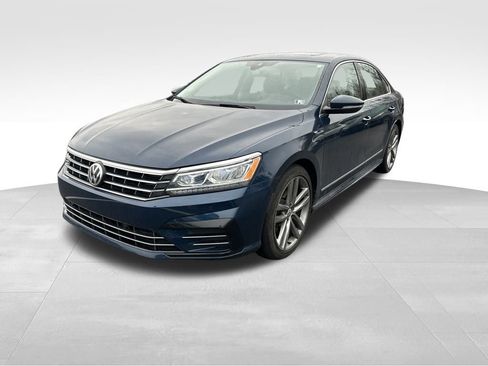 Used 2019 Volkswagen Passat 2.0T SE R-Line image 3