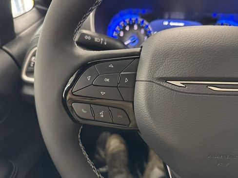 New 2027 Chrysler Pacifica Limited AWD/4WD image 36
