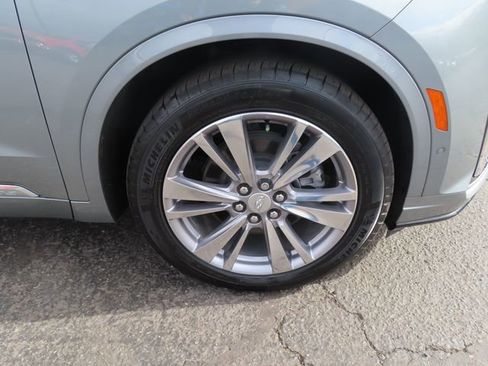 Used 2023 Cadillac XT6 Premium Luxury w/ Technology Package image 10