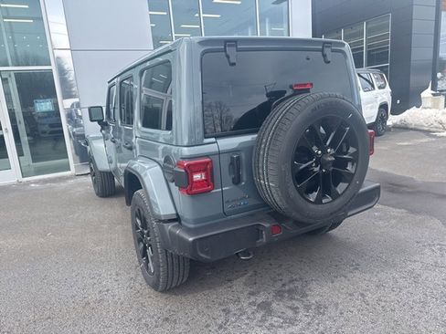 Used 2025 Jeep Wrangler Unlimited Sahara w/ Safety Group image 9