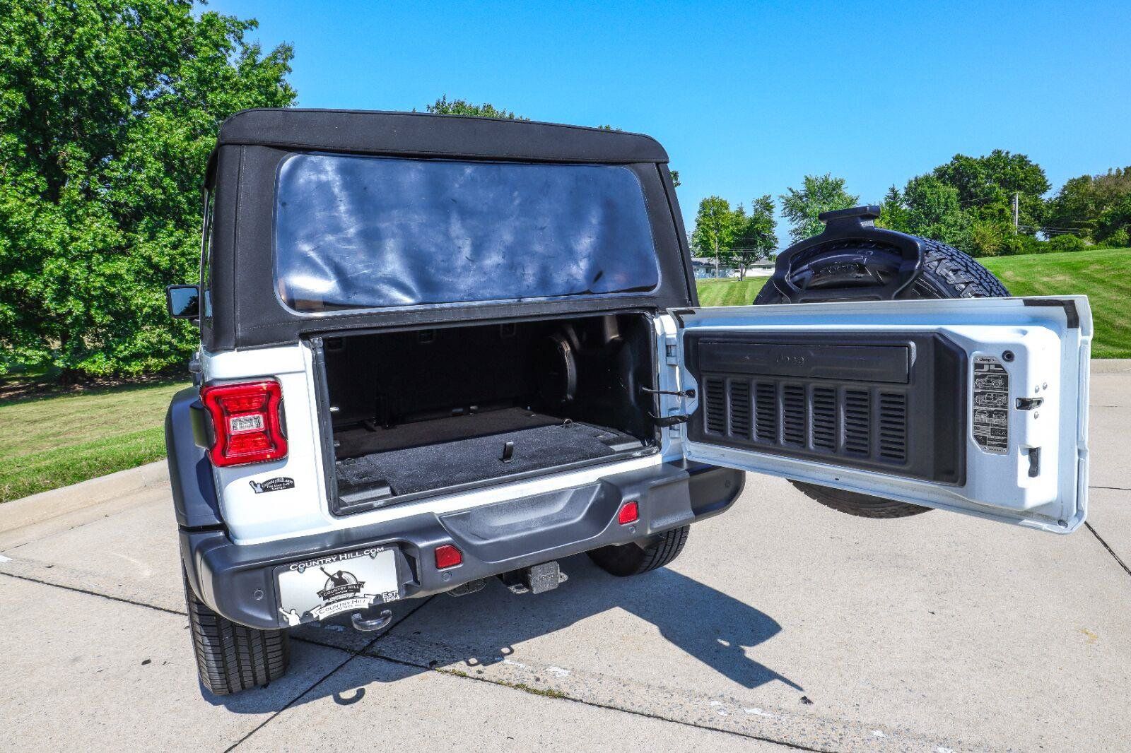 Used 2018 Jeep Wrangler Unlimited Sport S AWD/4WD image 13
