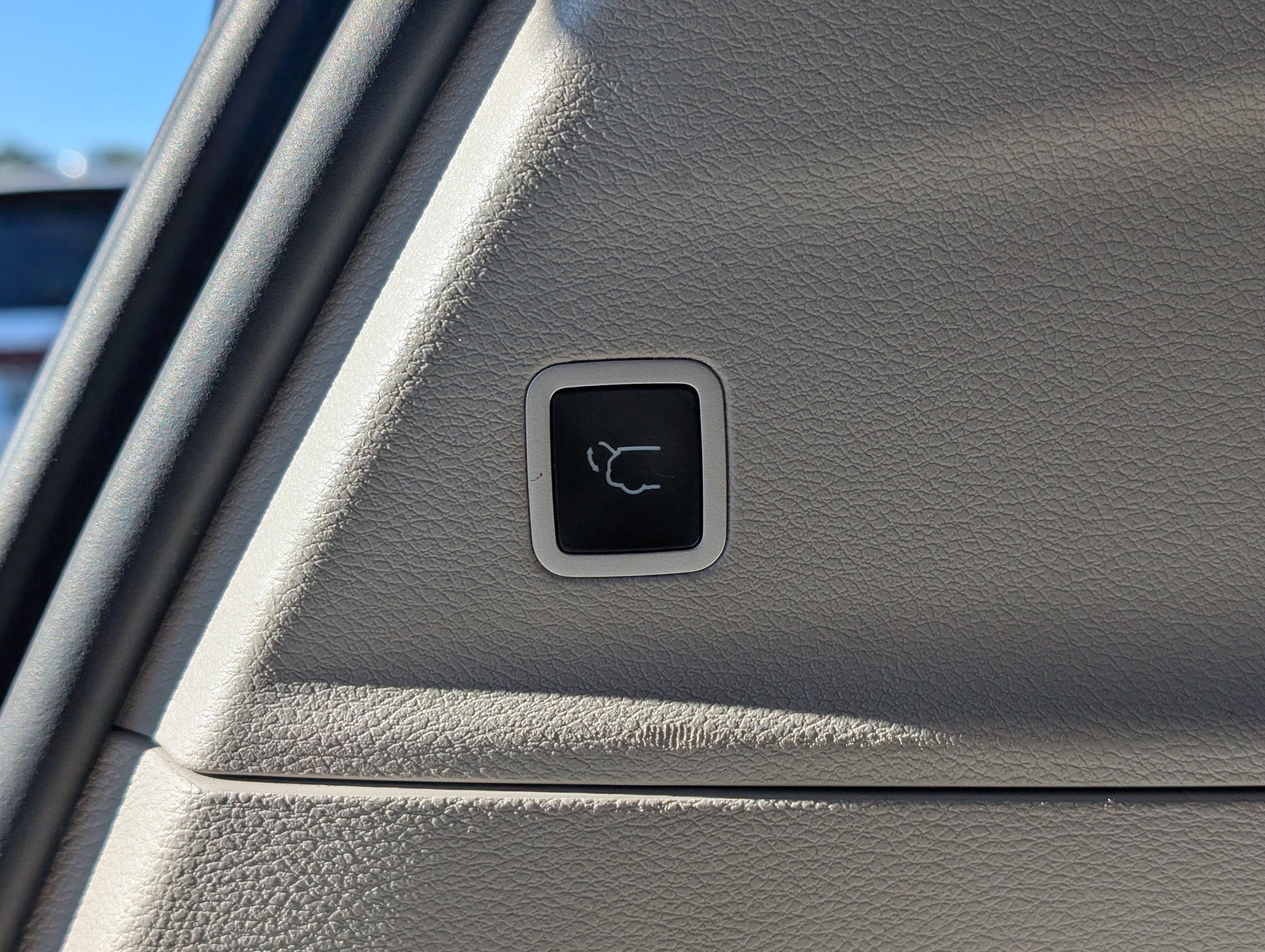 Used 2023 Chrysler Pacifica Touring-L FWD image 15