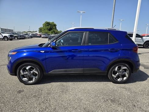 Used 2024 Hyundai Venue SEL FWD image 4