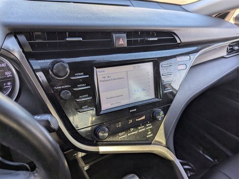 Used 2020 Toyota Camry image 23