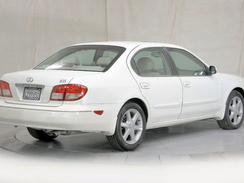 Used 2003 INFINITI I35 w/ Sunroof & Sunshade Pkg image 2