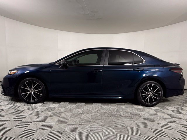Used 2021 Toyota Camry SE FWD image 3