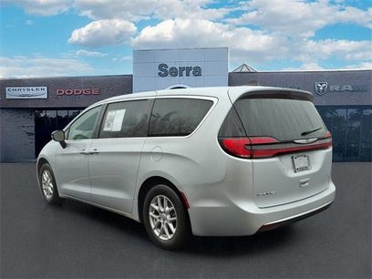 Used 2024 Chrysler Pacifica Touring-L