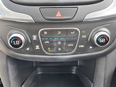 Used 2019 Chevrolet Equinox LT FWD image 17