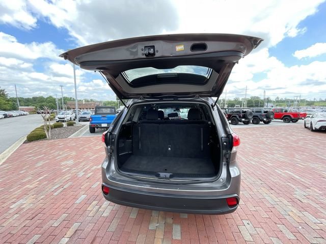 Used 2018 Toyota Highlander LE FWD image 33