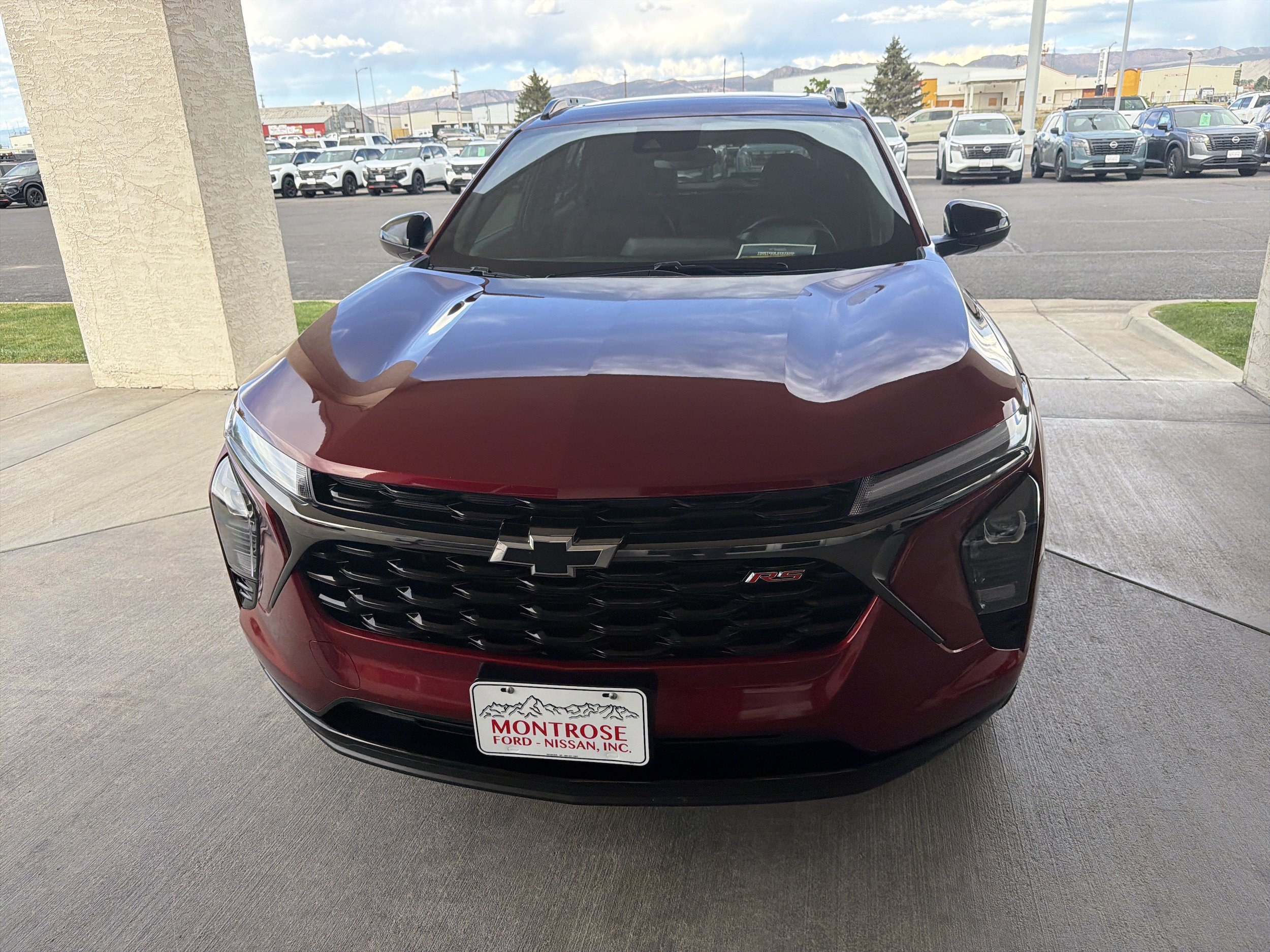 Used 2024 Chevrolet Trax RS w/ Sunroof Package FWD image 2