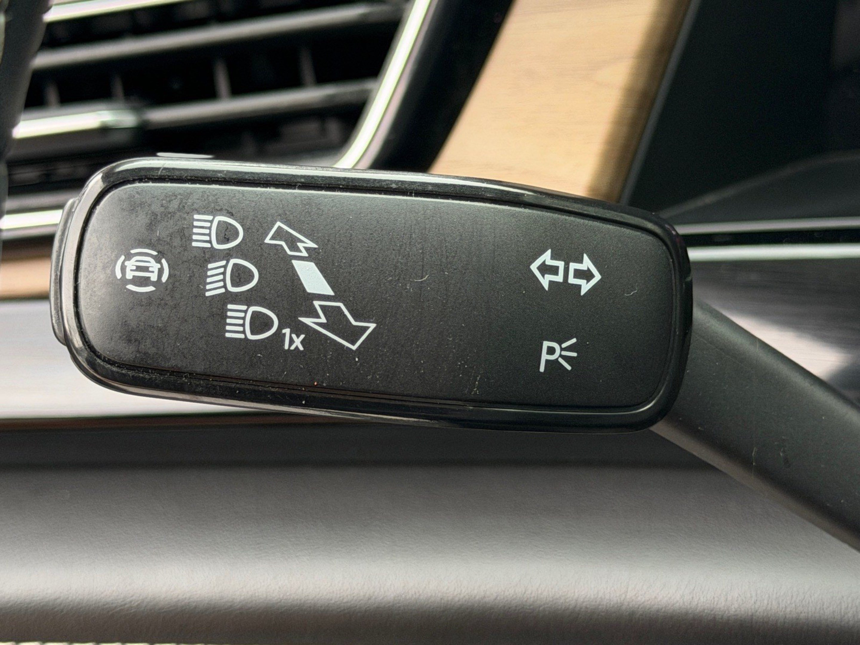 Used 2024 Volkswagen Atlas SE FWD image 45