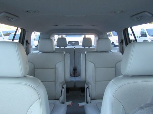 Used 2020 GMC Acadia SLT w/ Driver Alert Package II image 35